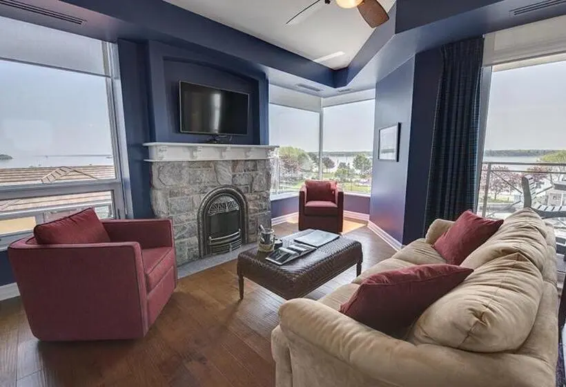 Deluxe Suite King Bed, Tall Ships Landing Coastal Resort
