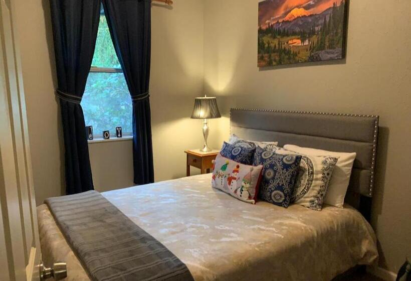 جناح غرفتين نوم, Mountain Meadows Inn & Chalet Suites