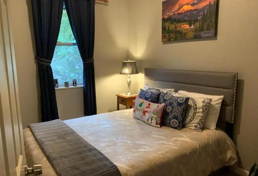 Sviitti 2 Makuuhuonetta, Mountain Meadows Inn & Chalet Suites