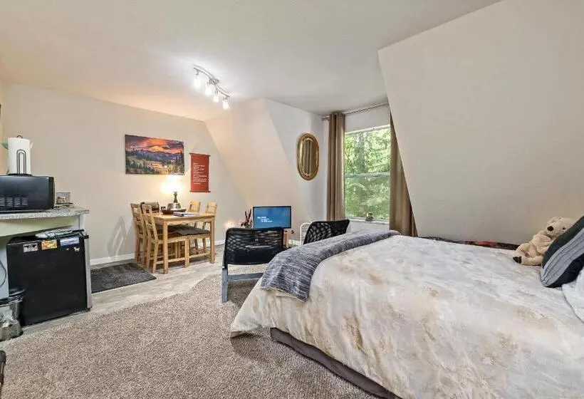 Deluxe-sviitti, Mountain Meadows Inn & Chalet Suites