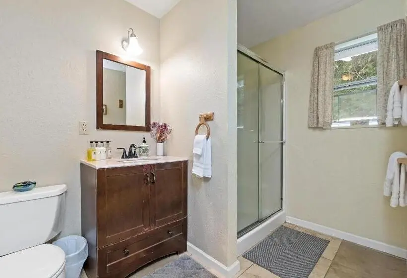Duplex-sviitti, Mountain Meadows Inn & Chalet Suites