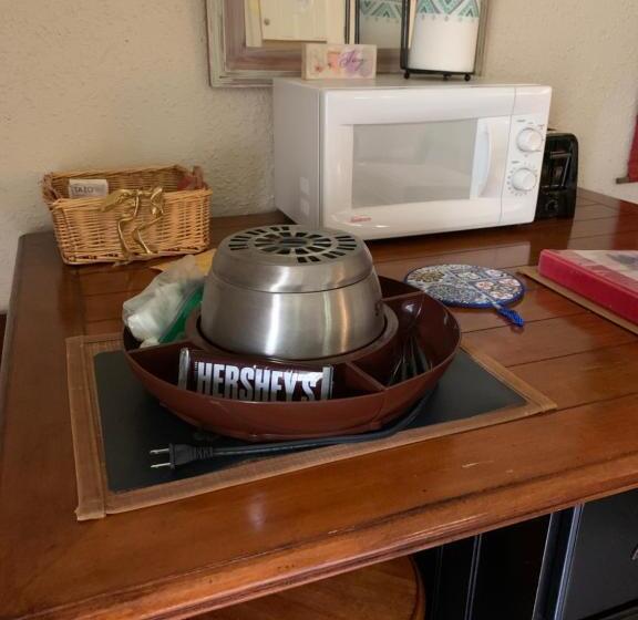 جناح دوبلكس, Mountain Meadows Inn & Chalet Suites