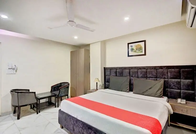 Standard-huone, Collection O 30079 Indira Nagar