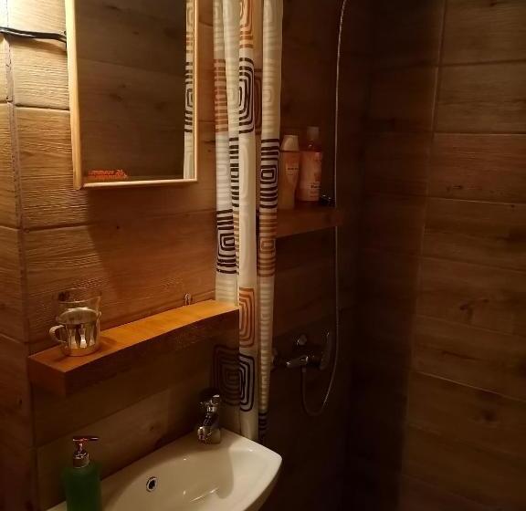 استودیوی استاندارد, Base For Adventurers   Urban Guerrilla