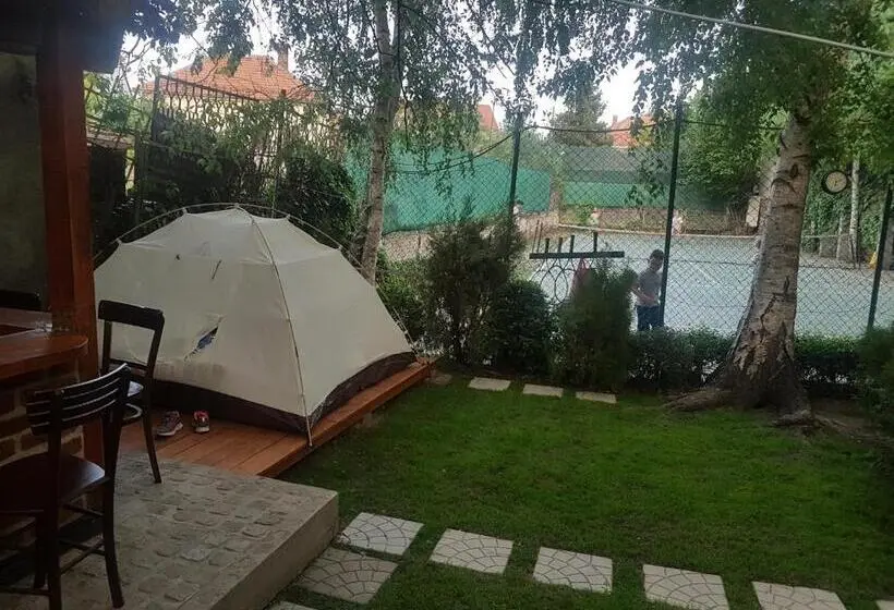 چادر با خدمات رفاهی استاندارد, Base For Adventurers   Urban Guerrilla