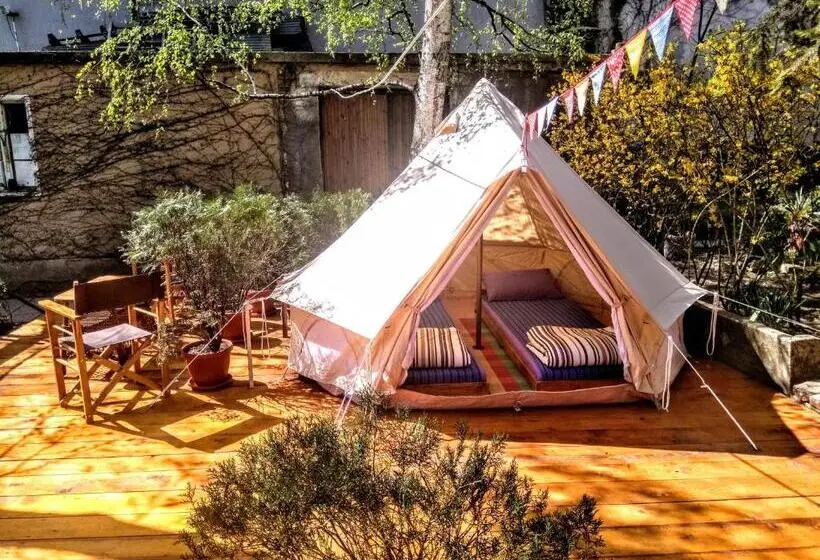 چادر با خدمات رفاهی استاندارد, Base For Adventurers   Urban Guerrilla