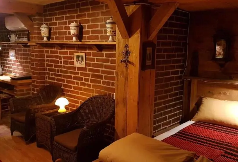 کلبه ییلاقی, Base For Adventurers   Urban Guerrilla