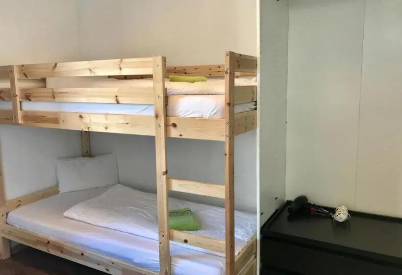 4 Bett Standardzimmer, Interlaken Marco Hostel