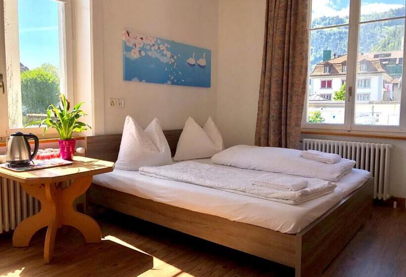 Quarto Quádruplo Estandar, Interlaken Marco Hostel
