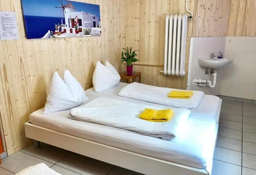 Standard 3 Bett Zimmer Geteiltes Bad, Interlaken Marco Hostel