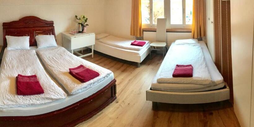 חדר סטנדרטי לארבעה עם חדר אמבטיה משותף, Interlaken Marco Hostel