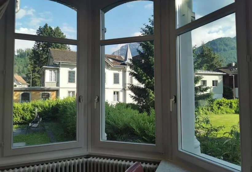 Standard 4-Bettzimmer mit Balkon, Interlaken Marco Hostel