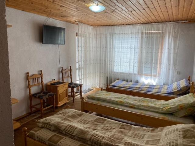 اتاق استاندارد سه نفره, Tsvetkovi Guest House