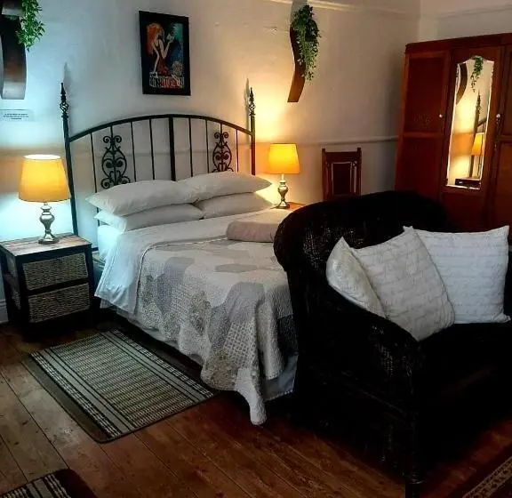 スタンダードトリプルルーム, Cathy's Guest House