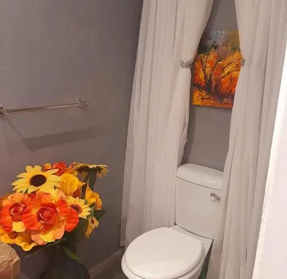 エコノミールーム, Cathy's Guest House