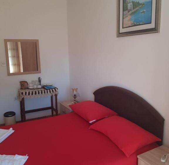 اتاق استاندارد با سرویس بهداشتی مشترک, Sobe I Apartmani Marović