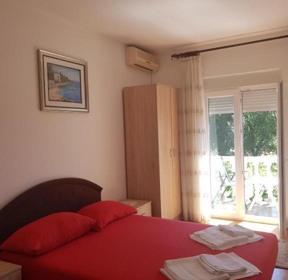 اتاق استاندارد با سرویس بهداشتی مشترک, Sobe I Apartmani Marović