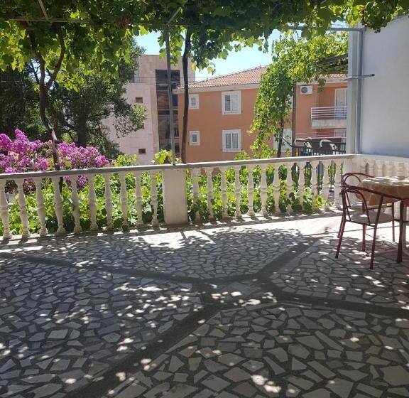 آپارتمان 1 خوابه, Sobe I Apartmani Marović