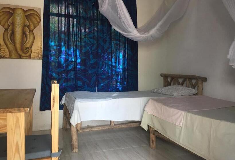 اتاق اکونومی, Eazy's Place
