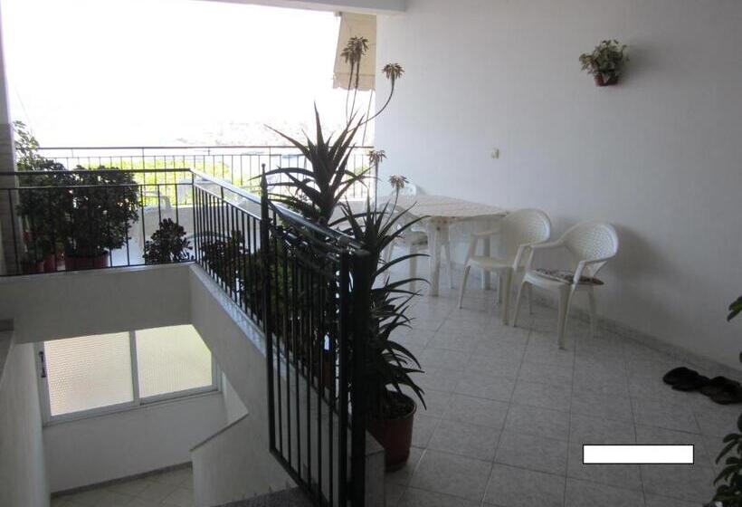 اتاق استاندارد, Guest House And Tavern Leo