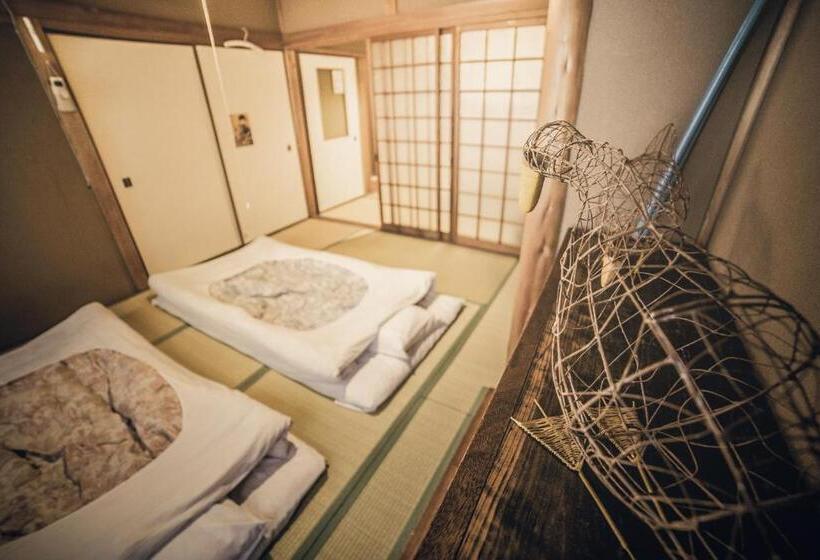 Quarto Familiar Banheiro Compartilhado, Nostalgic Guesthouse For 1 To 3 Females Or A Group Of 4 People Or More