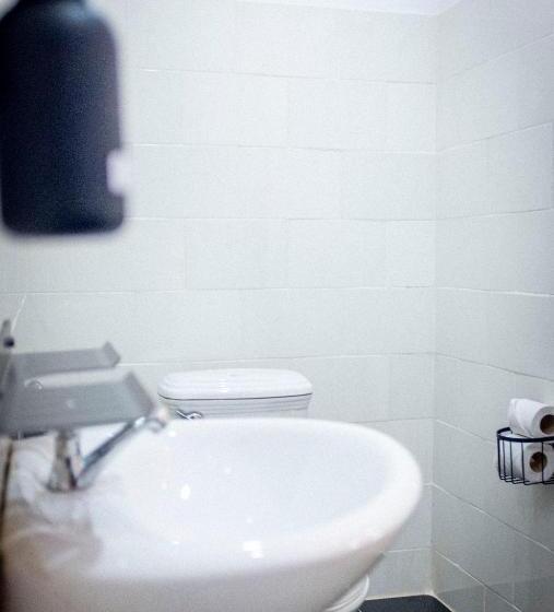 Economy Kamer, Monkey Republic Kampot