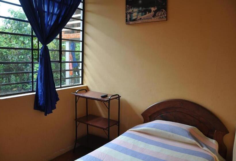 スタンダードシングルルーム, A Welcome Break Hostal