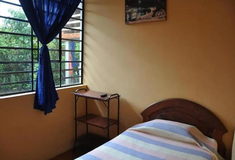 اتاق استاندارد یک نفره, A Welcome Break Hostal