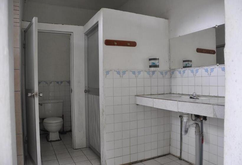 バス共有のスタンダードルーム, A Welcome Break Hostal