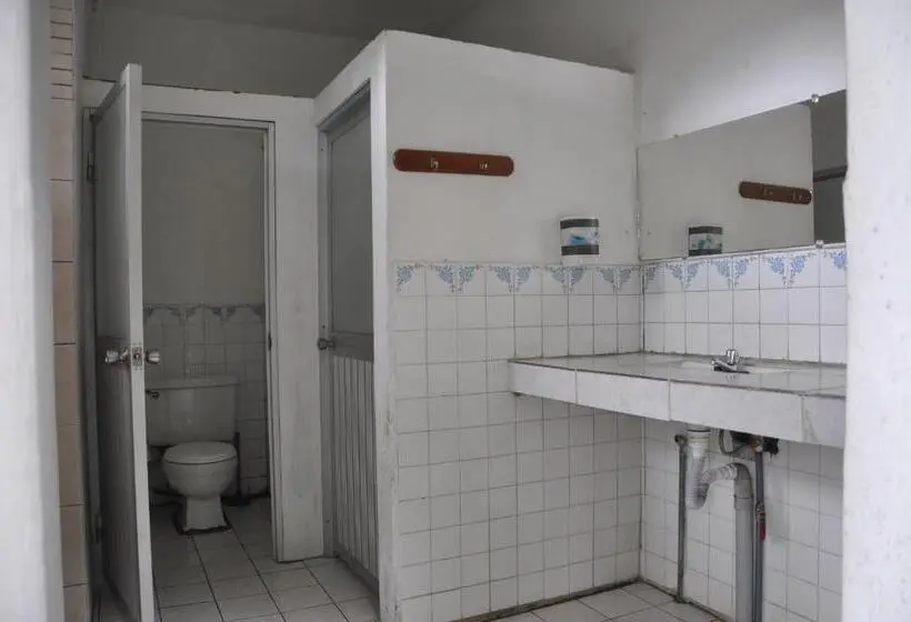 اتاق استاندارد با سرویس بهداشتی مشترک, A Welcome Break Hostal