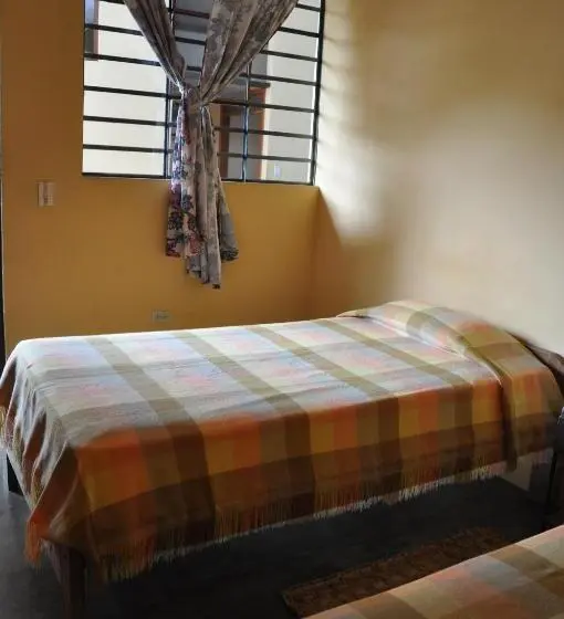 اتاق استاندارد با سرویس بهداشتی مشترک, A Welcome Break Hostal
