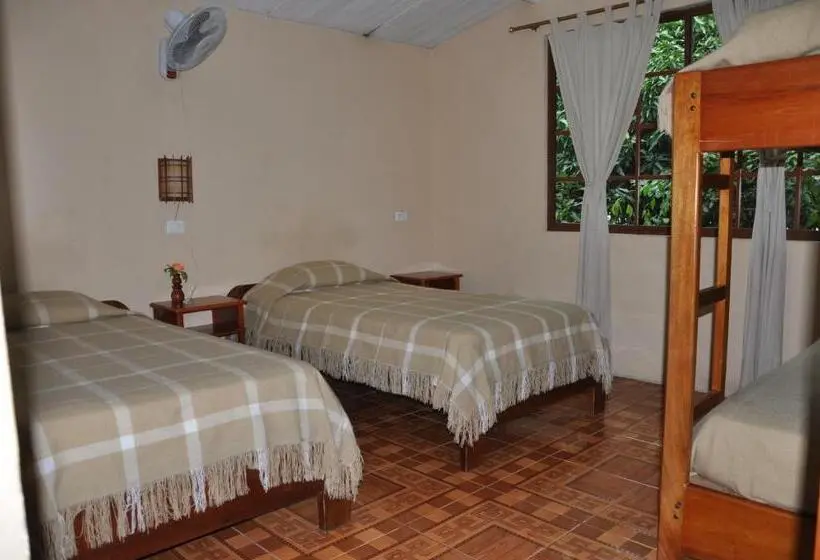 اتاق استاندارد چهار تخته, A Welcome Break Hostal