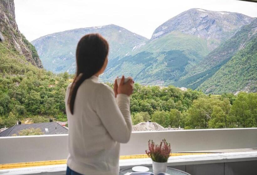 Family flat with balcony, Trolltunga Apart