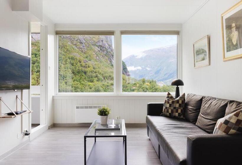 Family flat with balcony, Trolltunga Apart