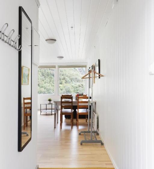 סטודיו סטנדרט עם מרפסת, Trolltunga Apart