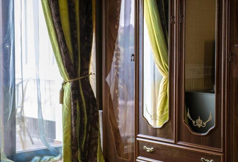 سوییت لوکس, Erla Villa