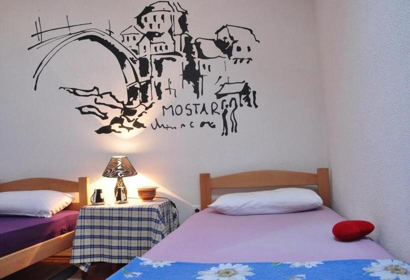 اتاق استاندارد با سرویس بهداشتی مشترک, Guest House Mirza