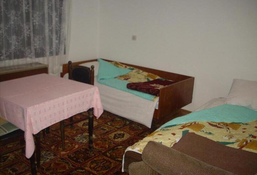 اتاق استاندارد با سرویس بهداشتی مشترک, Guest House Nada