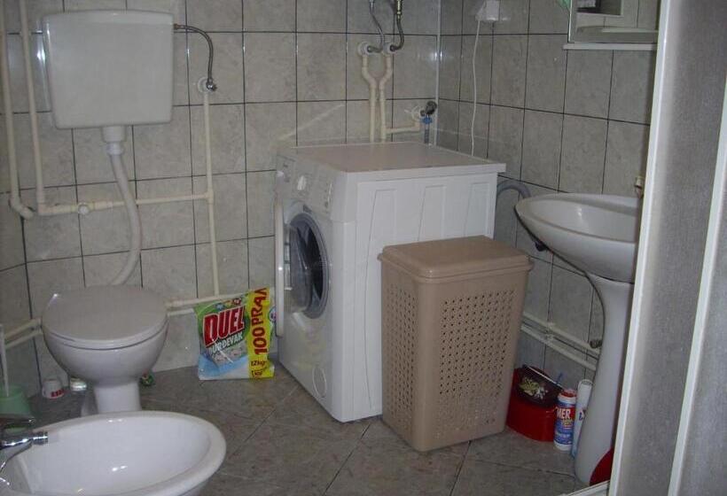 اتاق استاندارد با سرویس بهداشتی مشترک, Guest House Nada