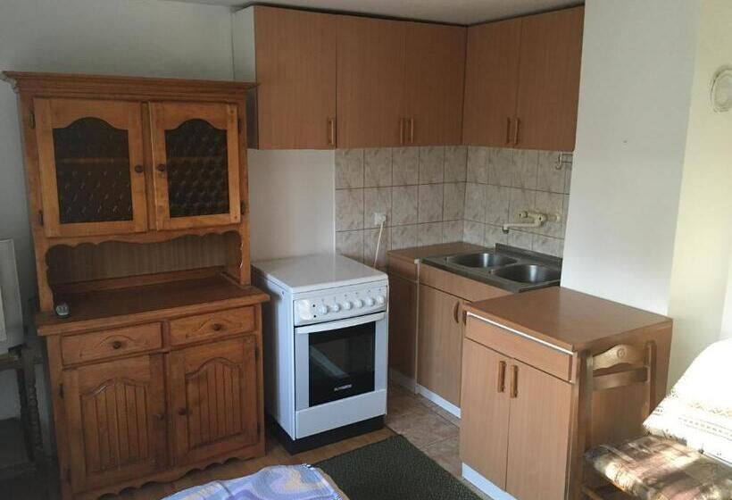 اتاق استاندارد سه تخته با سرویس بهداشتی مشترک, Guest House Nada