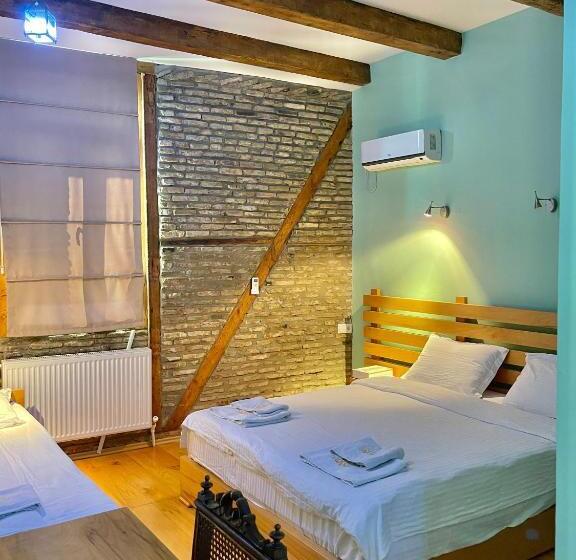 اتاق راحتی سه تخته, Guest House Savane