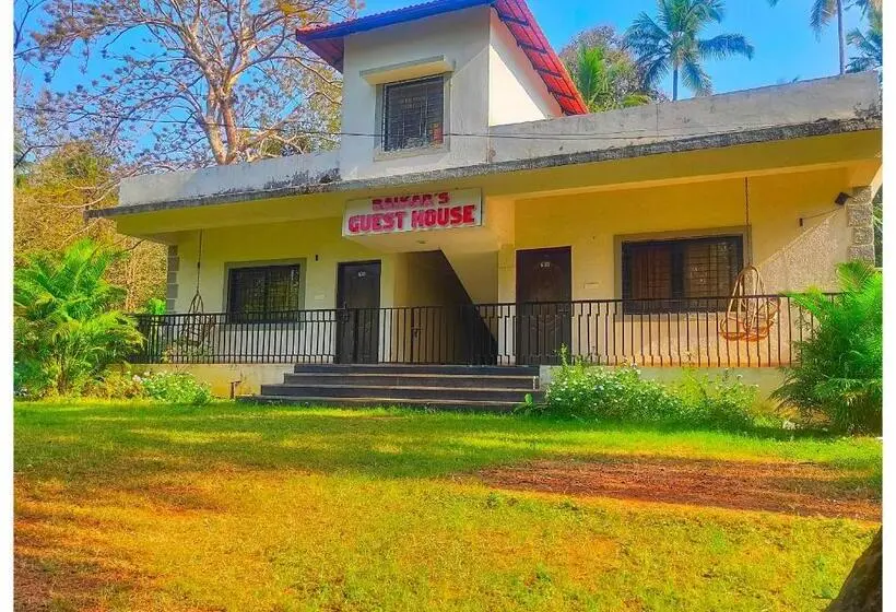 اتاق استاندارد سه نفره, Raikar Guest House