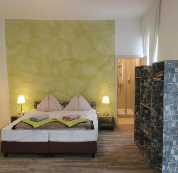 标准三人间, Frühstückspension Gasthof Gesslbauer