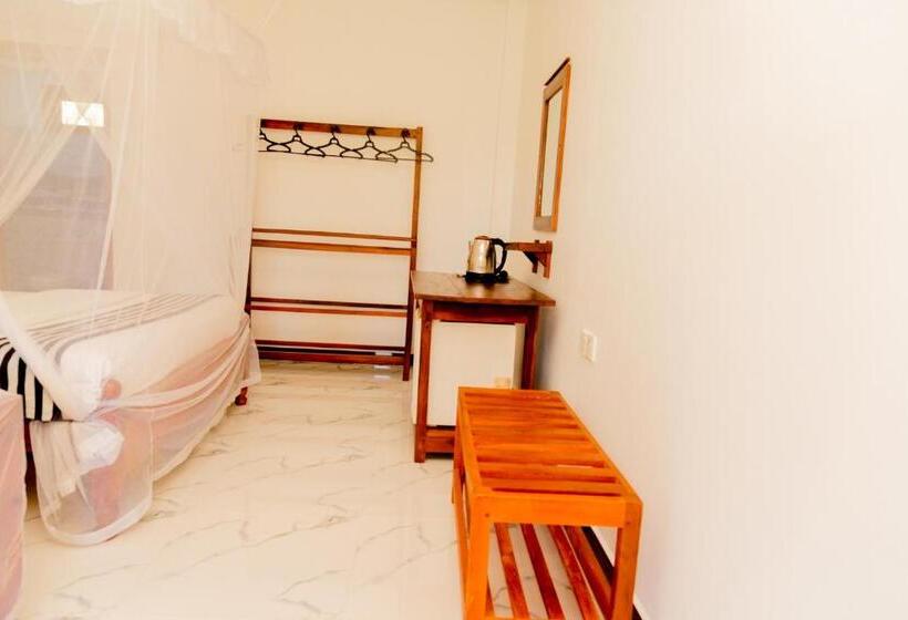Economy Triple Room, Samiru Guest Inn Ella