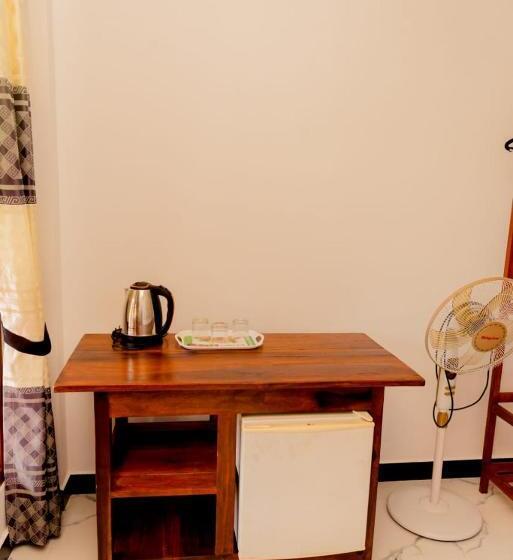 اتاق استاندارد سه نفره, Samiru Guest Inn Ella