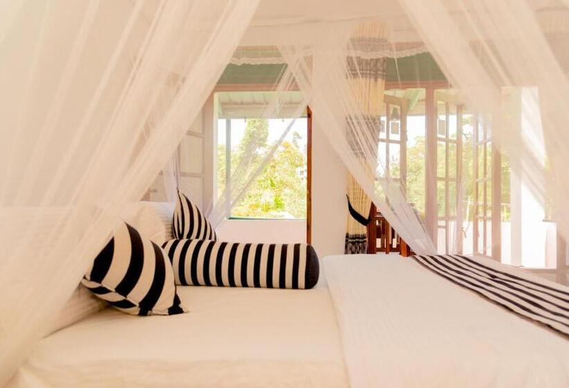 اتاق استاندارد سه نفره, Samiru Guest Inn Ella