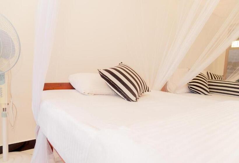 اتاق استاندارد سه نفره, Samiru Guest Inn Ella