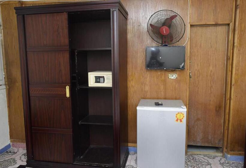 اتاق لوکس, Egyptians Hostel