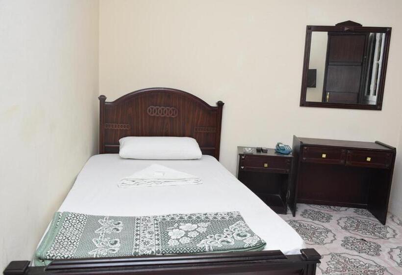 اتاق استاندارد یک نفره, Egyptians Hostel