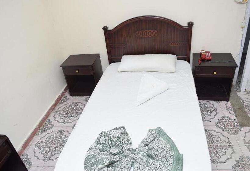 اتاق استاندارد یک نفره, Egyptians Hostel